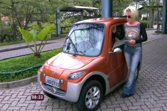 Ana Maria Braga não consegue subir ladeira ao testar carro elétrico inventado por gaúcho Reprodução/TV Globo/Divulgação