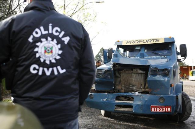 Tentativa de assalto a carro-forte termina em tiroteio e três mortos Cesar Lopes/Especial