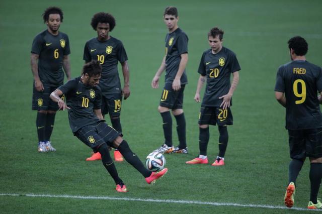 Seleção Brasileira faz treino leve no reconhecimento do Itaquerão Jefferson Botega/Agencia RBS
