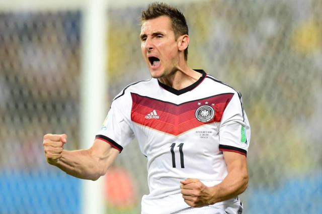 Klose faz gol histórico, mas Alemanha para em Gana: 2 a 2 JAVIER SORIANO/AFP