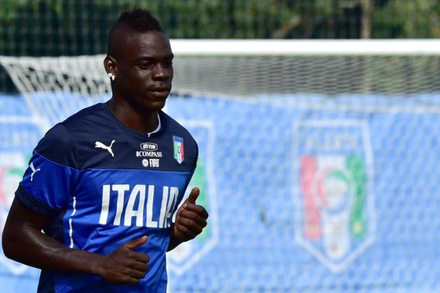 Imprensa italiana noticia acerto do Liverpool com Balotelli GIUSEPPE CACACE/AFP