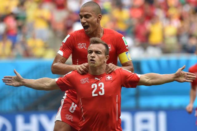 Shaqiri faz três, Suíça goleia e avança para enfrentar a Argentina RODRIGO ARANGUA/AFP