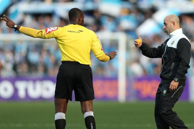 Grêmio será julgado no STJD e pode perder até 10 mandos de campo Bruno Alencastro/Agencia RBS Grêmio será julgado no STJD e pode perder até 10 mandos de campo Bruno Alencastro/Agencia RBS