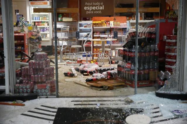 Torcidas organizadas do Inter brigam em posto de gasolina Mauro Vieira/Agencia RBS