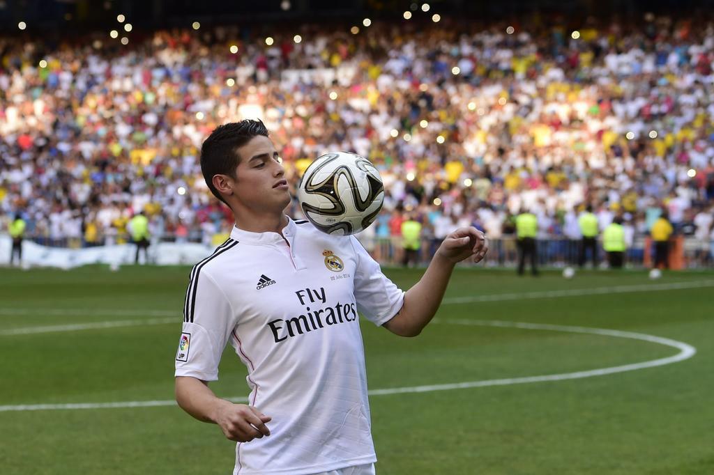 Com 45 mil pessoas no Bernabéu, James Rodríguez é apresentado pelo Real Madrid PIERRE-PHILIPPE MARCOU/AFP Com 45 mil pessoas no Bernabéu, James Rodríguez é apresentado pelo Real Madrid PIERRE-PHILIPPE MARCOU/AFP