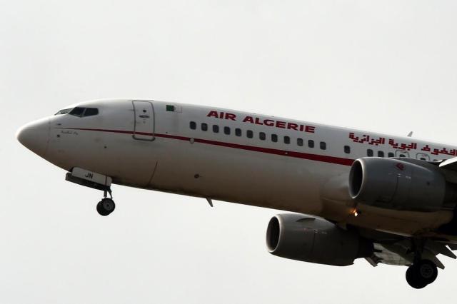 Chanceler francês: nenhuma hipótese pode ser descartada no sumiço de avião da Air Algérie Farouk Batiche/AFP Chanceler francês: nenhuma hipótese pode ser descartada no sumiço de avião da Air Algérie Farouk Batiche/AFP
