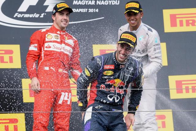 Ricciardo vence GP da Hungria e Felipe Massa fica em quinto ATTILA KISBENEDEK/AFP Ricciardo vence GP da Hungria e Felipe Massa fica em quinto ATTILA KISBENEDEK/AFP