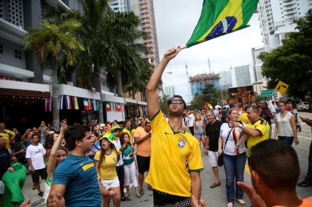 Imigrantes sul-americanos altamente instruídos vêm criando raízes em Miami Angel Valentin/NYTNS Imigrantes sul-americanos altamente instruídos vêm criando raízes em Miami Angel Valentin/NYTNS