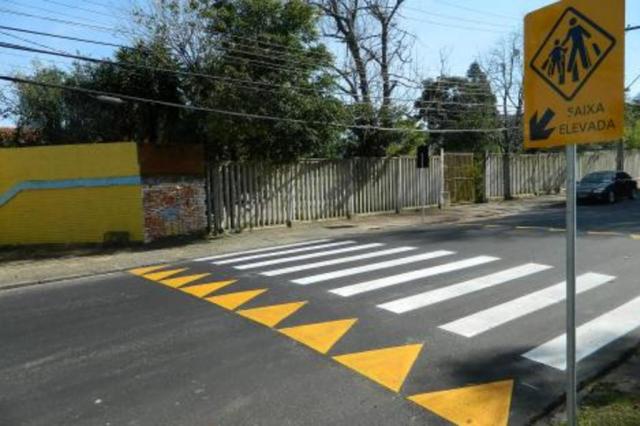 Primeira lombo-faixa de Porto Alegre é implantada na Zona Norte Divulgação/PMPA Primeira lombo-faixa de Porto Alegre é implantada na Zona Norte Divulgação/PMPA