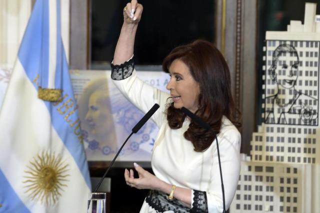 Kirchner nega default e compara ação dos fundos a "mísseis financeiros" Daniel GARCIA/AFP Kirchner nega default e compara ação dos fundos a "mísseis financeiros" Daniel GARCIA/AFP