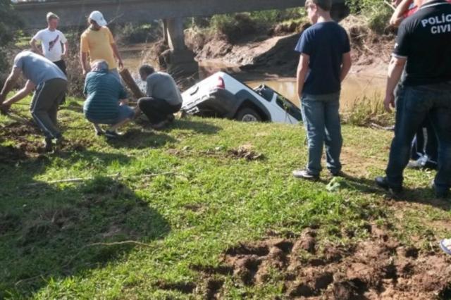 Acidente mata quatro pessoas da mesma família no Vale do Rio Pardo Divulgação/Corpo de Bombeiros