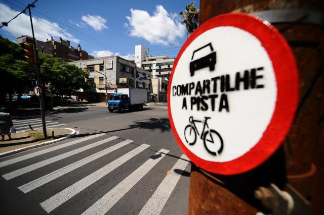 Mitos e verdades sobre as bicicletas no trânsito  Ronaldo Bernardi/Agencia RBS