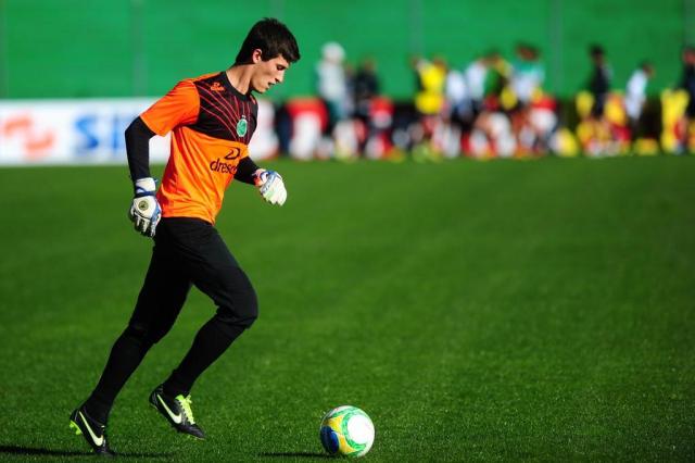 'É apenas se preocupar em fazer um grande jogo', diz jovem Airton, sobre primeiro Ca-Ju no time titular do Juventude Porthus Junior/Agencia RBS 'É apenas se preocupar em fazer um grande jogo', diz jovem Airton, sobre primeiro Ca-Ju no time titular do Juventude Porthus Junior/Agencia RBS