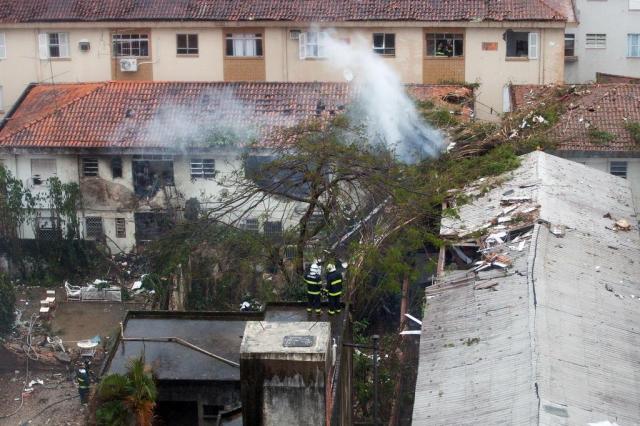 Jato cai em Santos, no litoral paulista, e mata Eduardo Campos Ricardo Nogueira/AFP