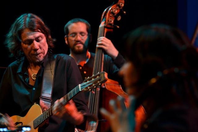 Lenine revê três décadas de carreira em show com Orquestra de Câmara da Ulbra Tami Toledo Matuoka/Divulgação Lenine revê três décadas de carreira em show com Orquestra de Câmara da Ulbra Tami Toledo Matuoka/Divulgação