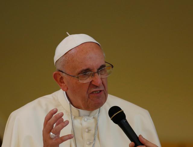 Papa Francisco critica hipocrisia dos religiosos que "vivem como ricos" KIM HONG-JI/AFP Papa Francisco critica hipocrisia dos religiosos que "vivem como ricos" KIM HONG-JI/AFP