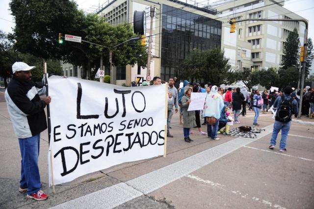 Moradores do bairro Mário Quintana protestam pelo direito a moradia Ronaldo Bernardi/AgênciaRBS Moradores do bairro Mário Quintana protestam pelo direito a moradia Ronaldo Bernardi/AgênciaRBS