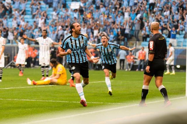 Com dois de Barcos, Grêmio vence o Corinthians na Arena Marcelo Oliveira/Agencia RBS