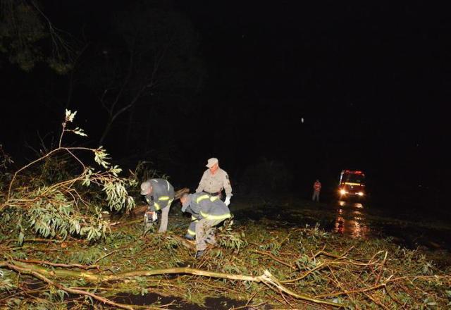 Chuva de granizo e vento forte deixam estragos na região central do RS Gabriel Haesbaert/Especial