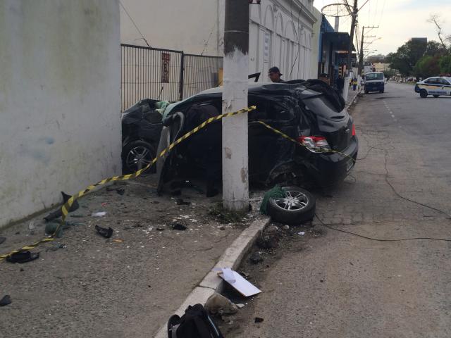 Três pessoas morrem após colisão de carro contra poste em Pelotas Marcelo De Bona/Divulgação