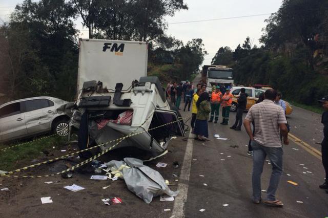 Acidente entre dois caminhões e um carro deixa uma pessoa morta na ERS-122, em Caxias Roni Rigon/ Agência RBS/