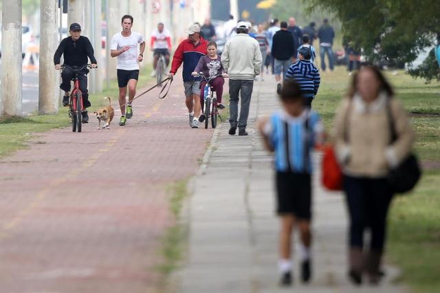 Vereador cria projeto para que ciclovias não tirem espaço de veículos motorizados Diego Vara/Agencia RBS Vereador cria projeto para que ciclovias não tirem espaço de veículos motorizados Diego Vara/Agencia RBS