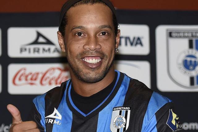 Político mexicano chama Ronaldinho de macaco RONALDO SCHEMIDT/AFP