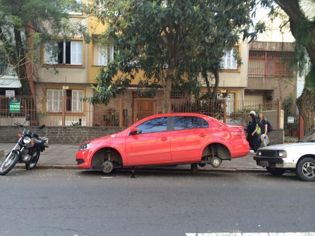 Furtos de rodas de carros se multiplicam em Porto Alegre Felipe Daroit / Rádio Gaúcha/