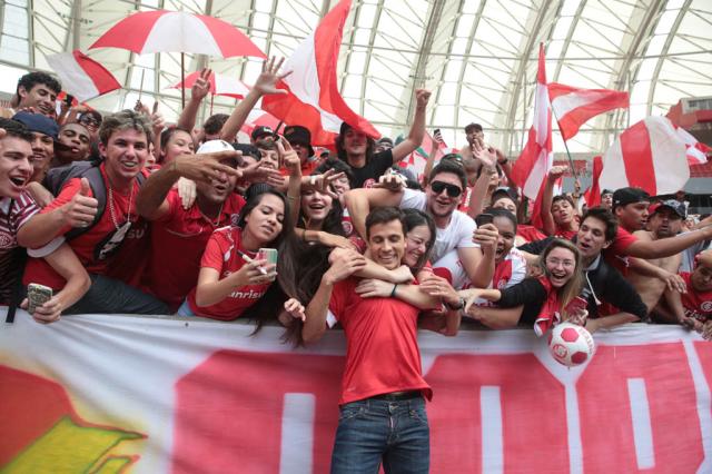 Com festa da torcida, Nilmar é apresentado: "Devo tudo ao Inter" Ricardo Duarte/