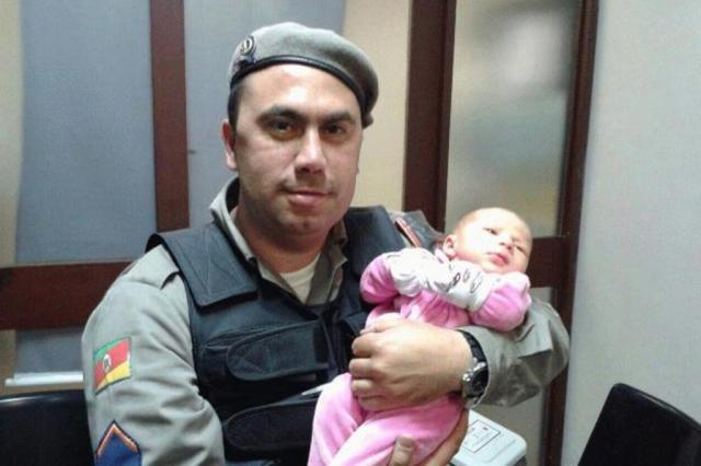 Policiais salvam bebê de 14 dias engasgado em Alvorada Brigada Militar/Divulgação
