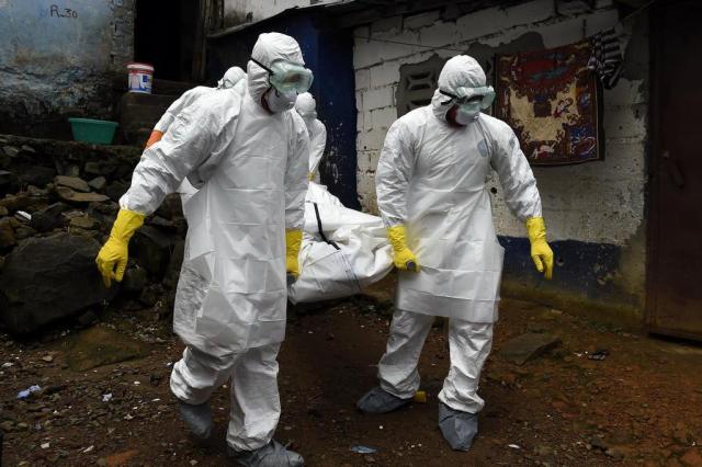 Ministra russa da Saúde promete vacina contra Ebola em seis meses PASCAL GUYOT/AFP/AFP