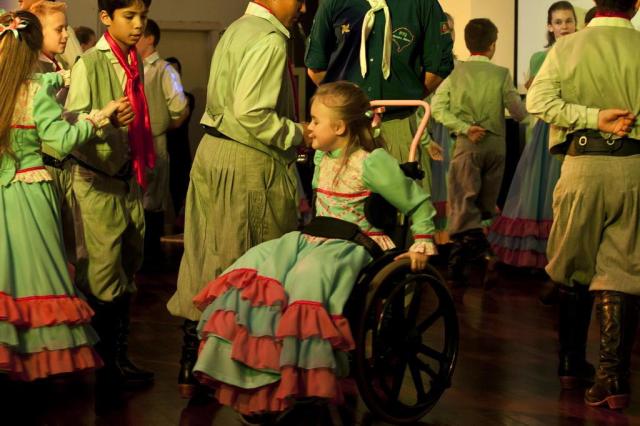 Conheça Thaine, a prendinha que dança sobre rodas Arquivo Pessoal/Arquivo Pessoal