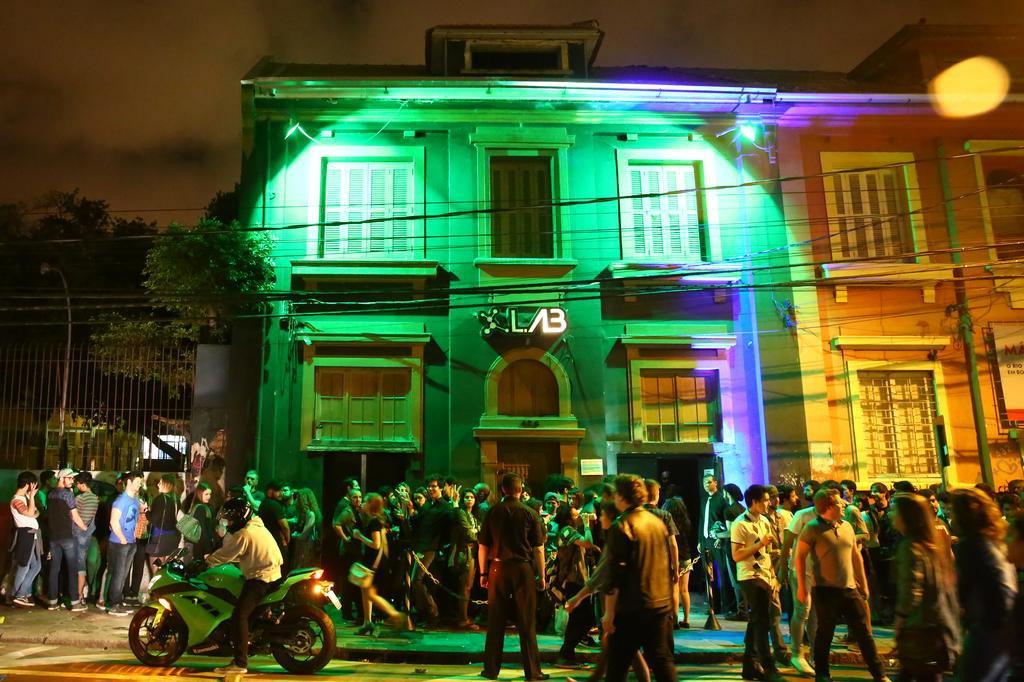 Descubra o que acontece nas maiores filas de baladas da Capital Zero Hora