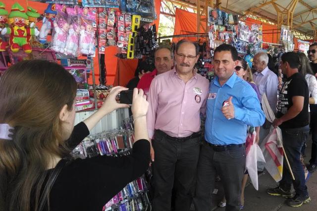 Sartori percorre bancas do camelódromo em Alvorada Kamila Almeida/Agência RBS