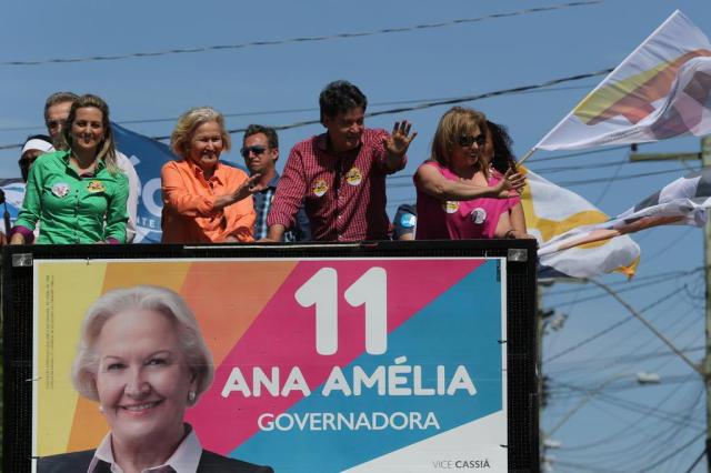 Ana Amélia faz carreata no bairro Restinga, em Porto Alegre Fernando Gomes/Agência RBS