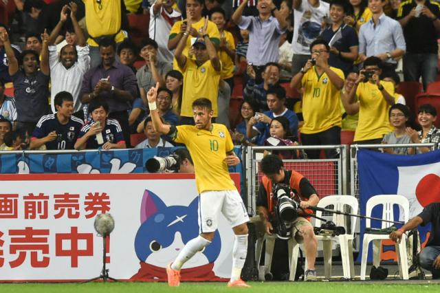 Neymar dá show, e Brasil vence o Japão por 4 a 0 AFP PHOTO/ ROSLAN RAHMAN/