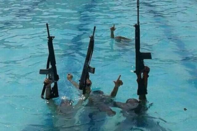 Traficantes invadem piscina de Vila Olímpica no Rio de Janeiro Reprodução/Facebook