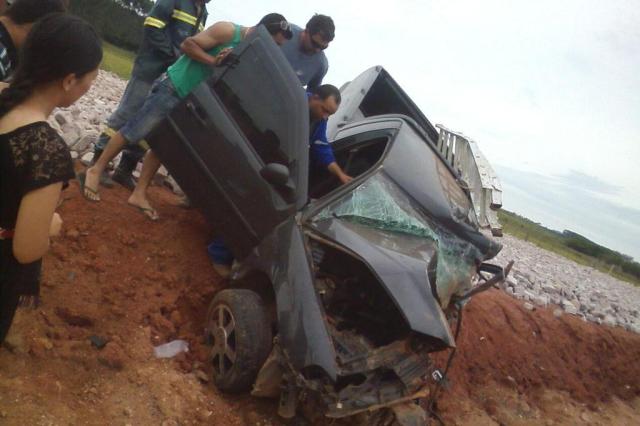 Acidente com três carros e um caminhão deixa um morto e três feridos na BR-116 Tiago Machado/Divulgação