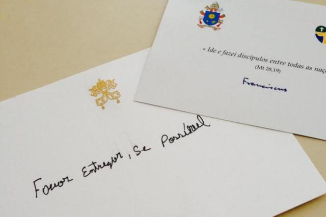 Catarinense se surpreende ao receber carta do Papa Francisco Murilo Medeiros da Silva/Arquivo Pessoal Catarinense se surpreende ao receber carta do Papa Francisco Murilo Medeiros da Silva/Arquivo Pessoal