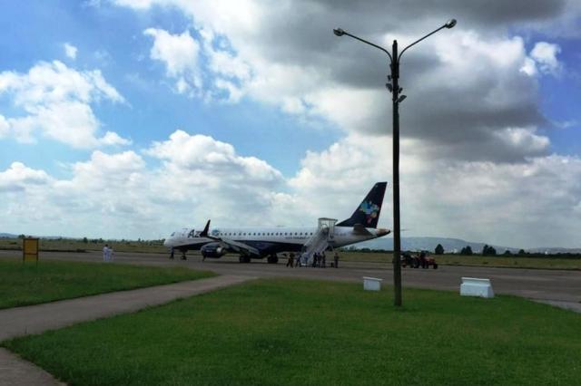 [Brasil] Voo da Azul faz pouso de emergência na Base Aérea de Canoas 17170192