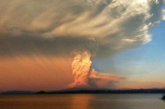 Possibilidade de nova erupção do Calbuco deixa Argentina e Chile em alerta GIORDANA SCHMIDT/AFP