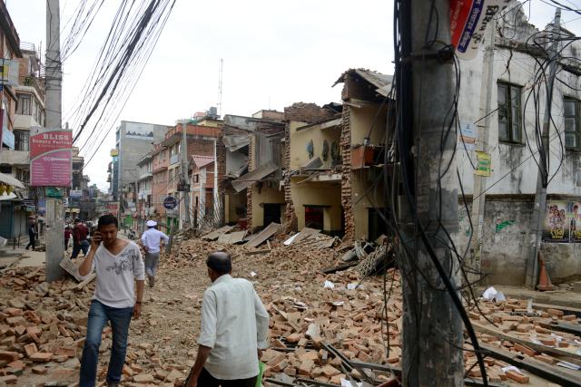 Terremoto no Nepal e na Índia deixa centenas de mortos PRAKASH MATHEMA/AFP