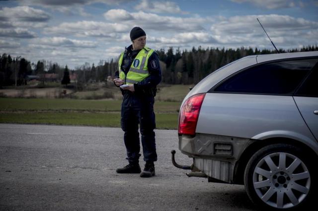 Na Finlândia, infratores de trânsito ricos pagam multas mais altas Andrew Testa/The New York Times