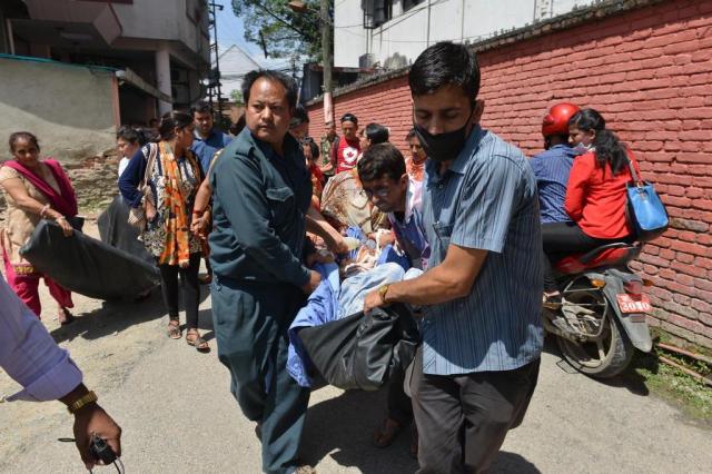 Novo terremoto atinge o Nepal Prakash Mathema/AFP