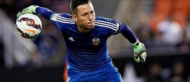 Diego Alves lamenta lesão e acredita que Seleção brigará por título no Chile Divulgação/