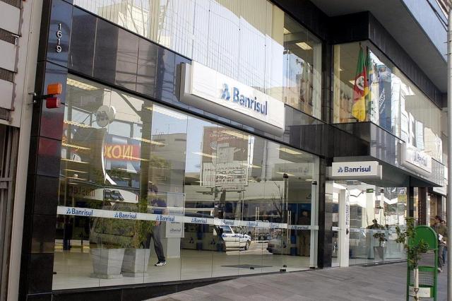 Banrisul garante que não cobrará dívidas de quem teve salário parcelado Roni Rigon/Agencia RBS