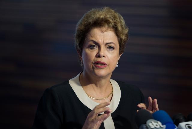 Dilma diz que reajuste do Judiciário é "lamentável" e "insustentável" Josh Edelson/AFP