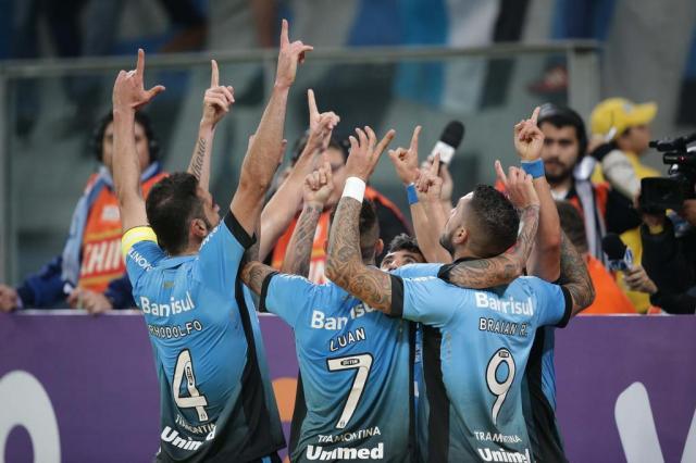 Douglas faz de pênalti, Grêmio vence o Cruzeiro e chega à quarta vitória consecutiva Ricardo Duarte/Agencia RBS