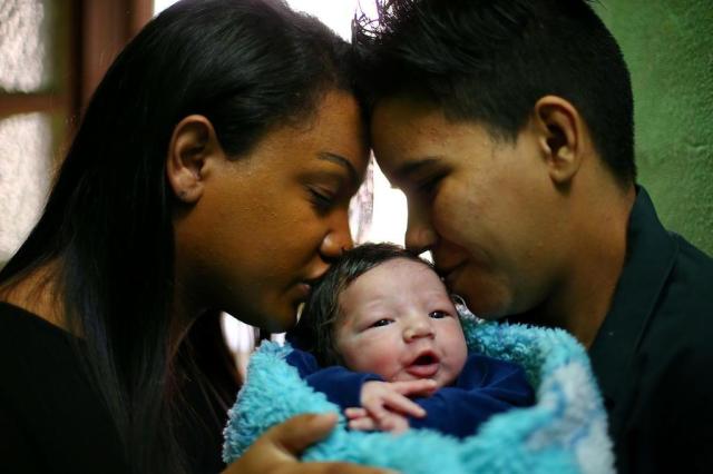 Casal de transgêneros dá à luz um filho em Porto Alegre Félix Zucco/Agencia RBS