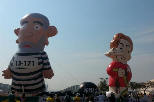 Depois de "Pixuleko", manifestantes criam boneco de Dilma com nariz de Pinóquio André Borges/Estadão Conteúdo